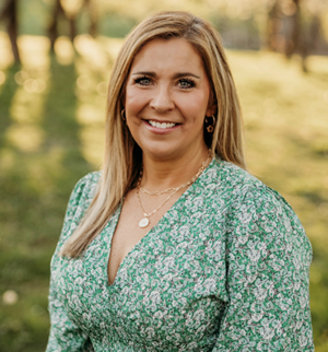 瑪麗·貝絲·馬斯特斯，擁有超過 30 年經驗的專業教育家